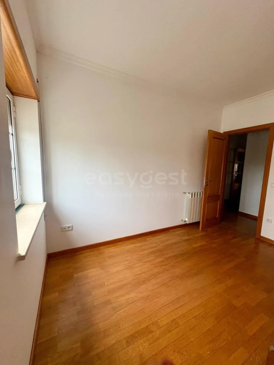 Apartamento T3 para Arrendamento em Santa Clara e Castelo Viegas Foto 6