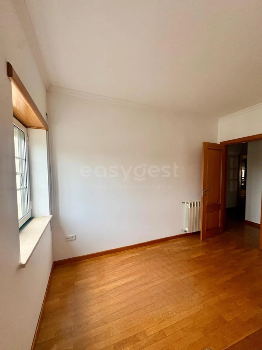 Apartamento T3 para Arrendamento em Santa Clara e Castelo Viegas Foto 11