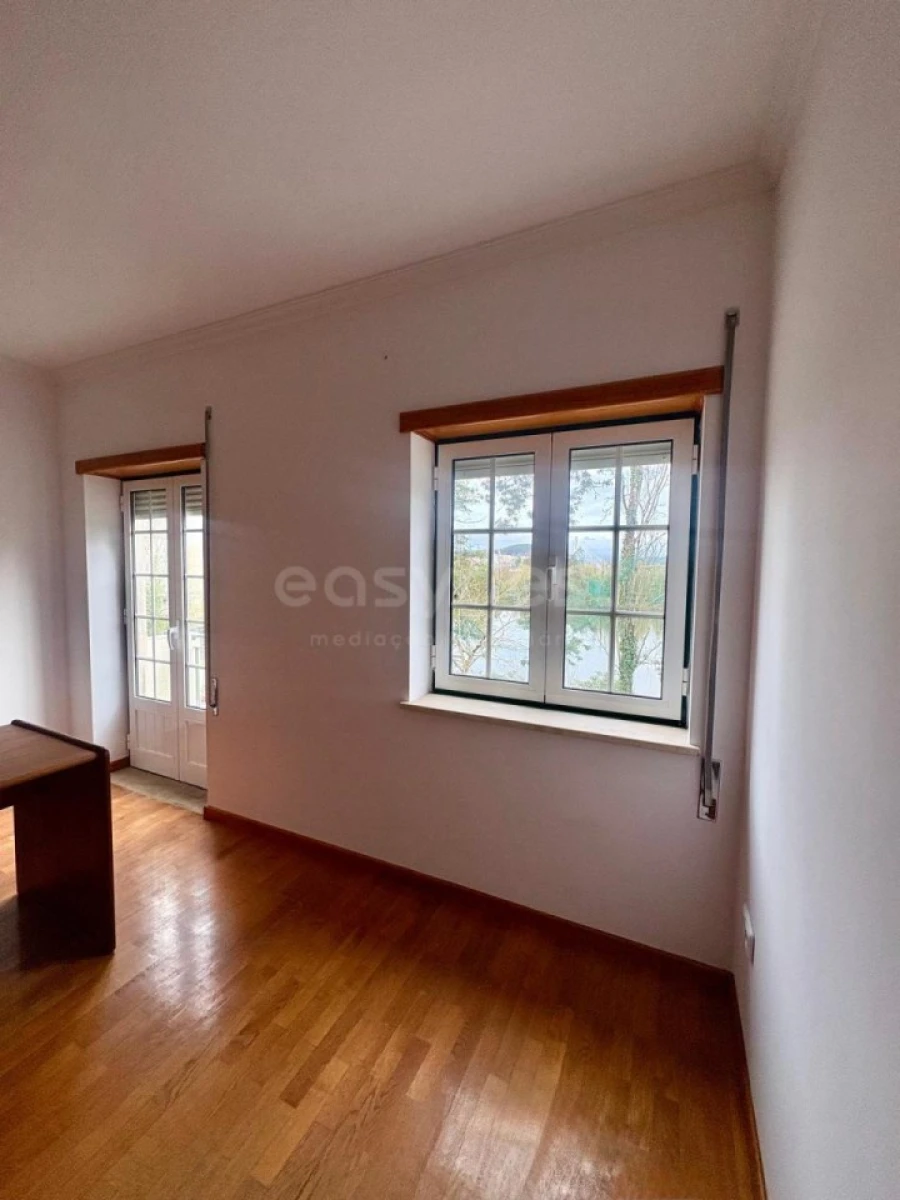 Apartamento T3 para Arrendamento em Santa Clara e Castelo Viegas Foto 12