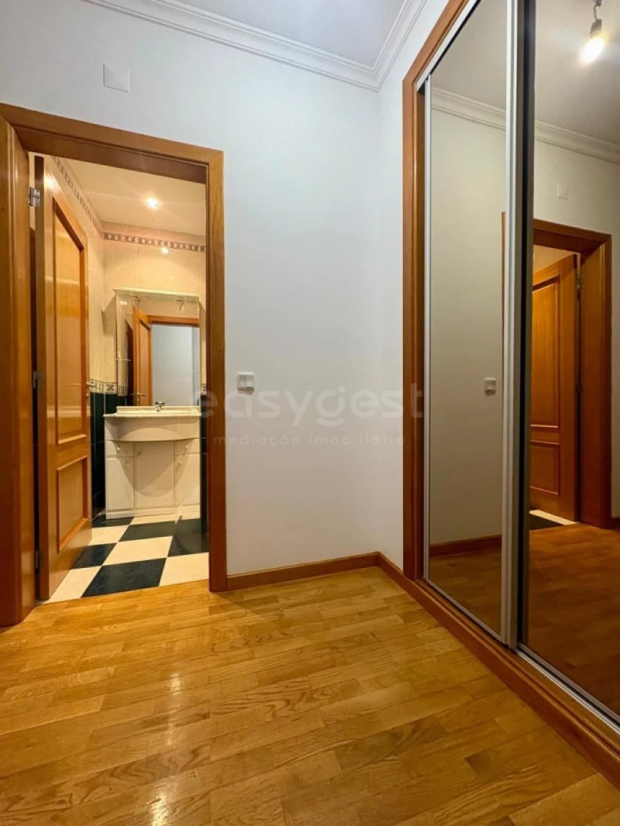 Apartamento T3 para Arrendamento em Santa Clara e Castelo Viegas Foto 13