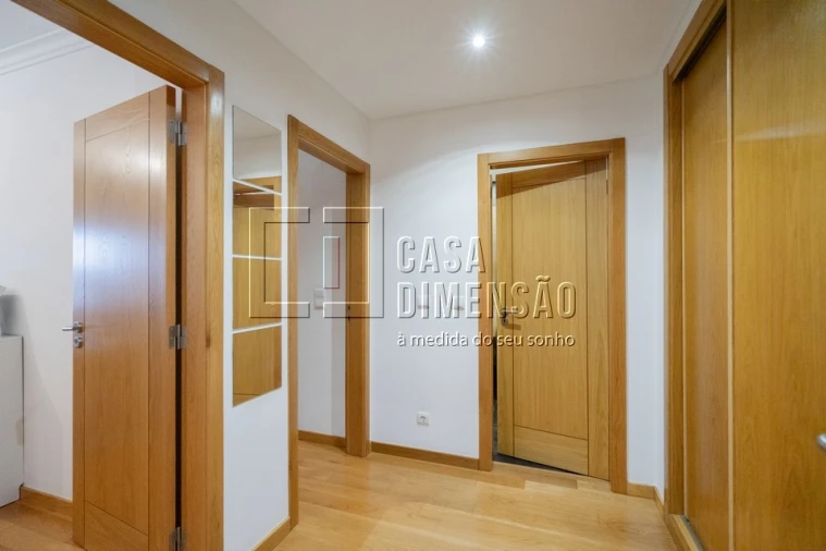 Apartamento T2 para Venda em Venteira Foto 30