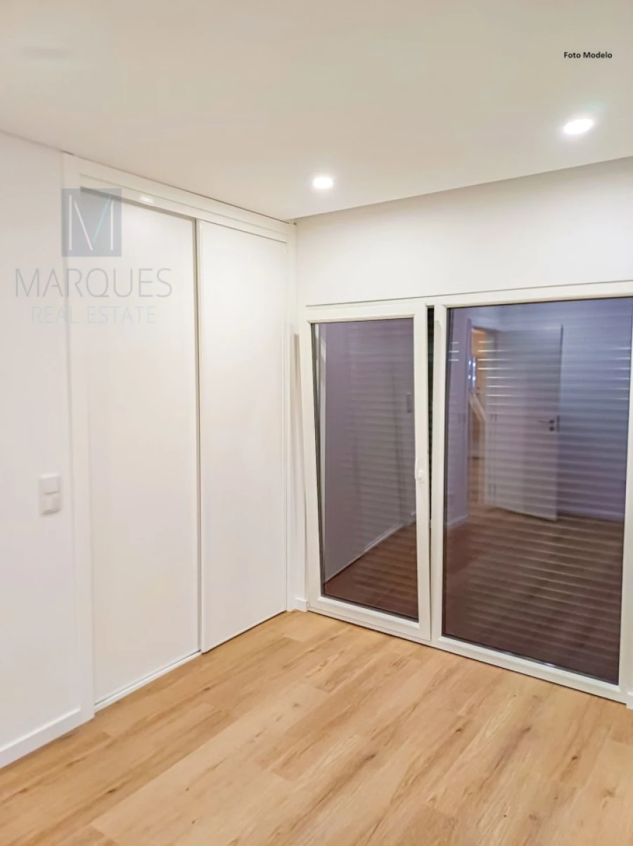 Moradia T2 para Venda em Fernao Ferro Foto 9