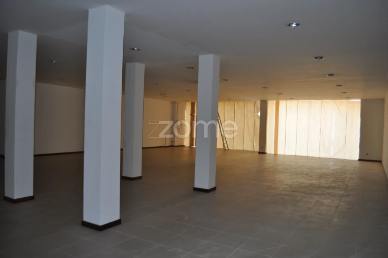 Negócio para Arrendamento em Rebordosa Foto 6