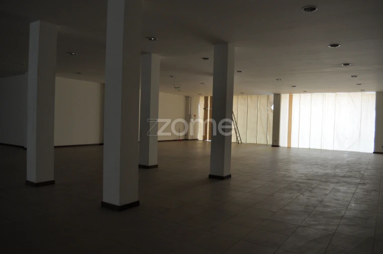 Negócio para Arrendamento em Rebordosa Foto 7