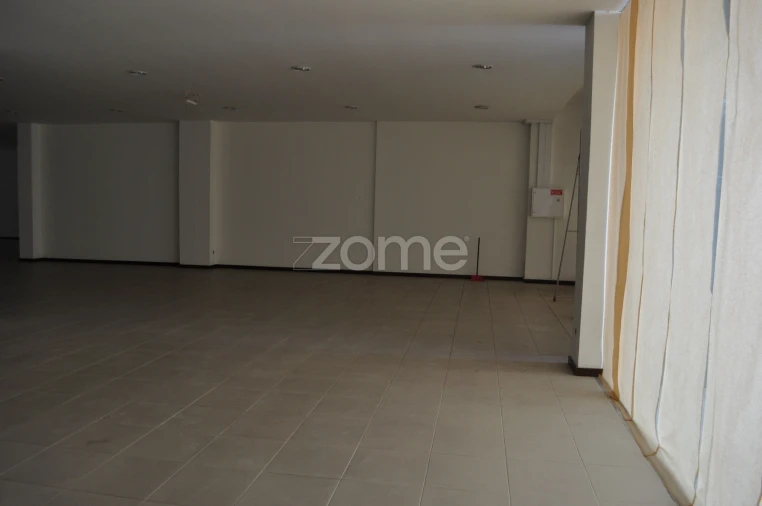 Negócio para Arrendamento em Rebordosa Foto 8