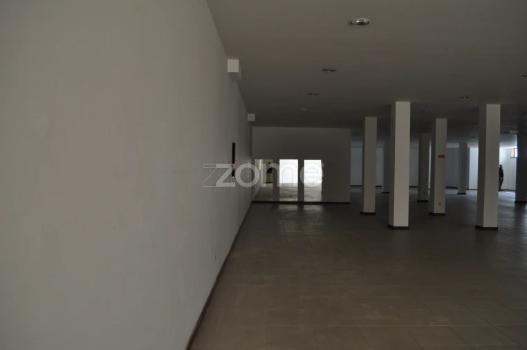 Negócio para Arrendamento em Rebordosa Foto 9