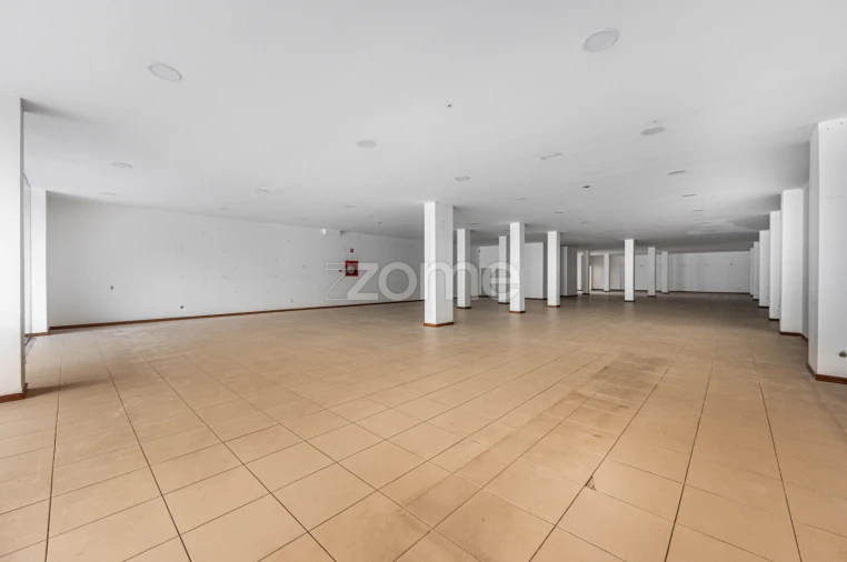 Negócio para Arrendamento em Rebordosa Foto 5