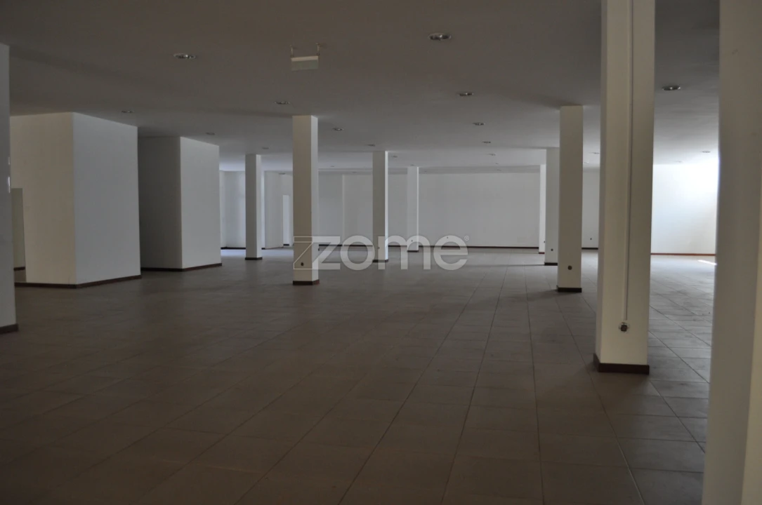 Negócio para Arrendamento em Rebordosa Foto 12