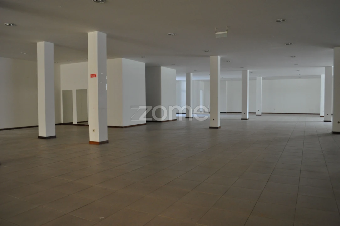 Negócio para Arrendamento em Rebordosa Foto 13