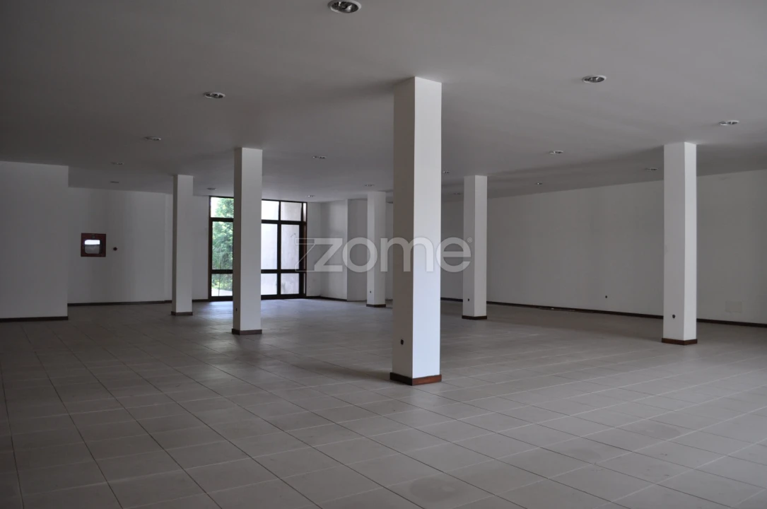 Negócio para Arrendamento em Rebordosa Foto 16