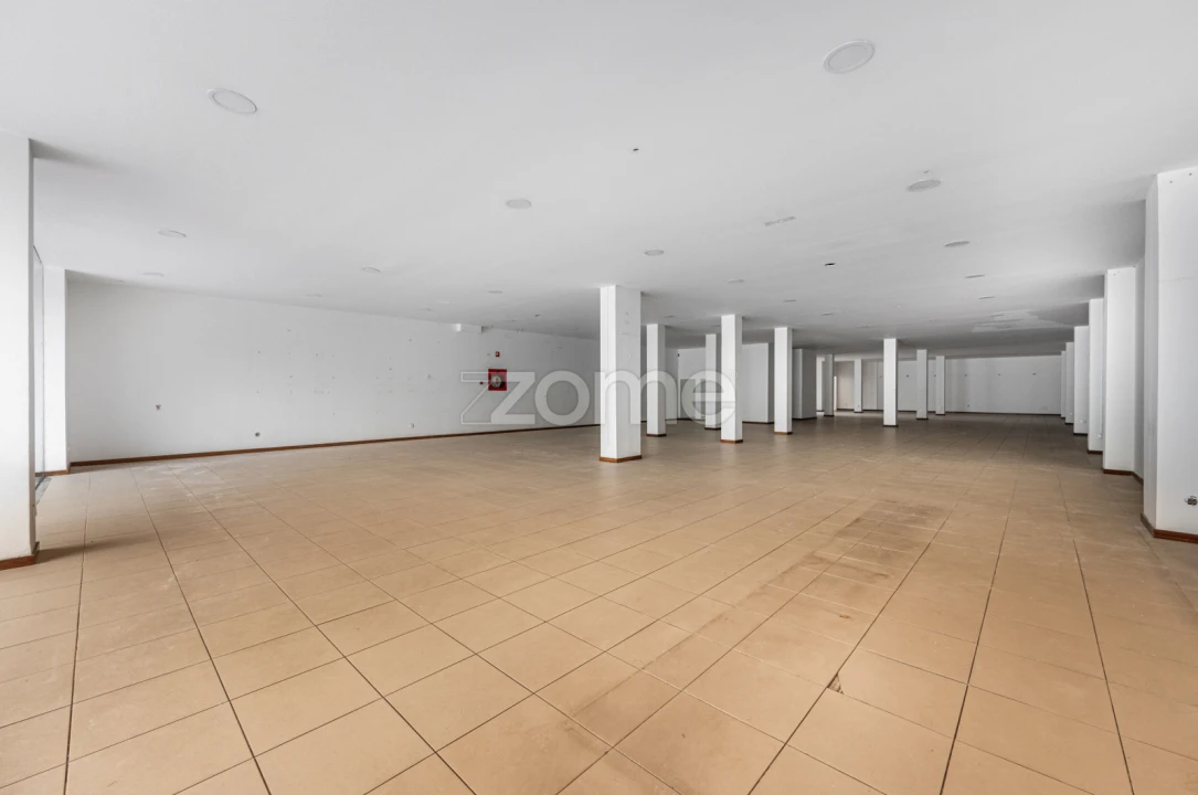 Negócio para Arrendamento em Rebordosa Foto 5