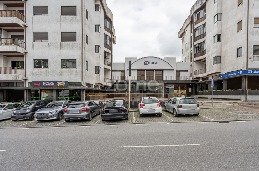 Negócio para Arrendamento em Rebordosa Foto 16