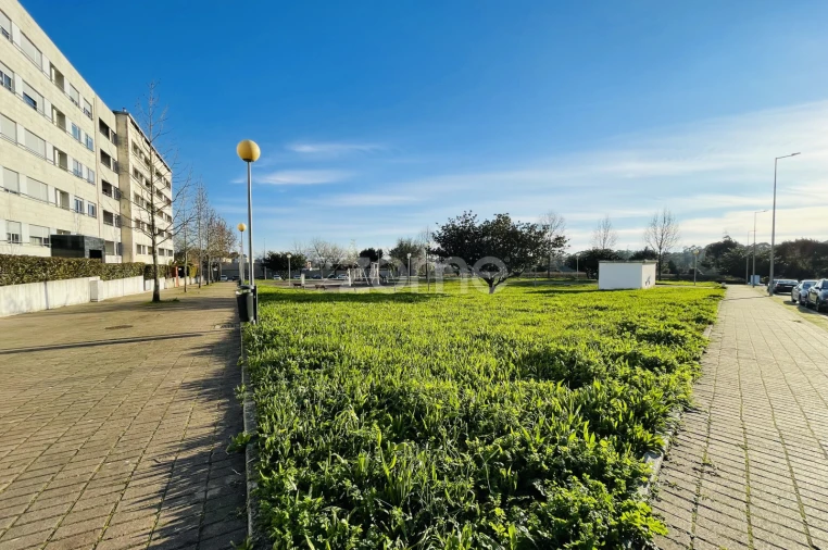 Terreno para Venda em Castêlo da Maia Foto 12