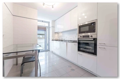 Apartamento T2 para Arrendamento em Aldoar, Foz do Douro e Nevogilde