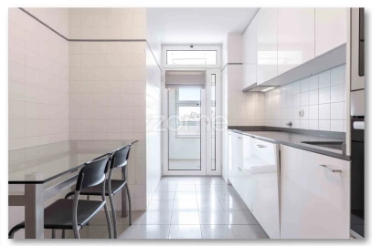 Apartamento T2 para Arrendamento em Aldoar, Foz do Douro e Nevogilde