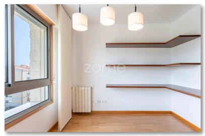 Apartamento T2 para Arrendamento em Aldoar, Foz do Douro e Nevogilde