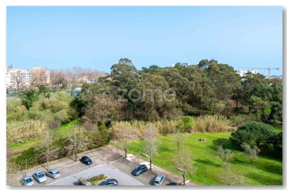 Apartamento T2 para Arrendamento em Aldoar, Foz do Douro e Nevogilde