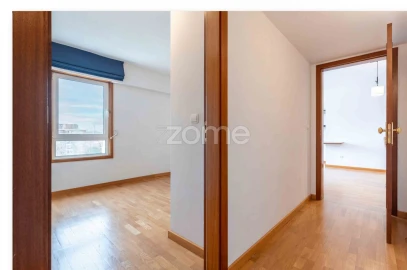 Apartamento T2 para Arrendamento em Aldoar, Foz do Douro e Nevogilde