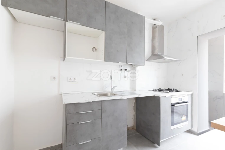 Apartamento T2 para Venda em Queluz e Belas Foto 17