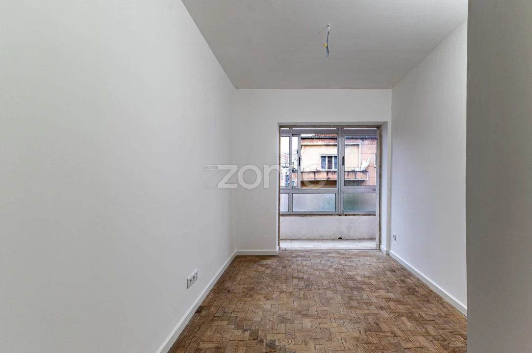 Apartamento T2 para Venda em Queluz e Belas Foto 2