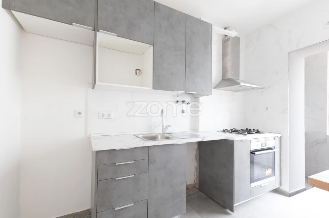 Apartamento T2 para Venda em Queluz e Belas Foto 17