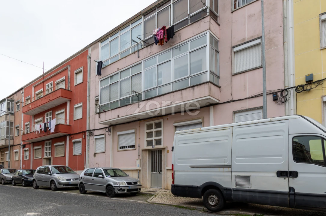 Apartamento T2 para Venda em Queluz e Belas Foto 1