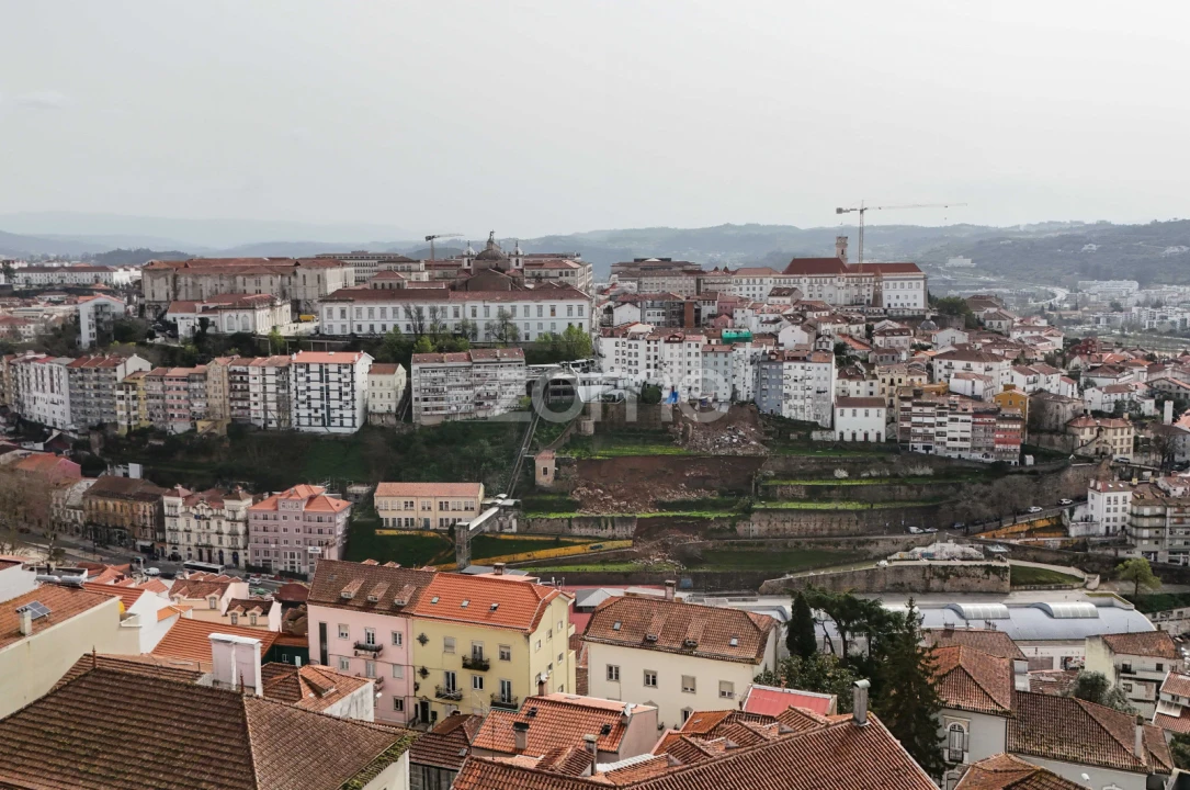 Moradia T5 para Venda em Sé Nova, Santa Cruz, Almedina e São Bartolomeu Foto 57