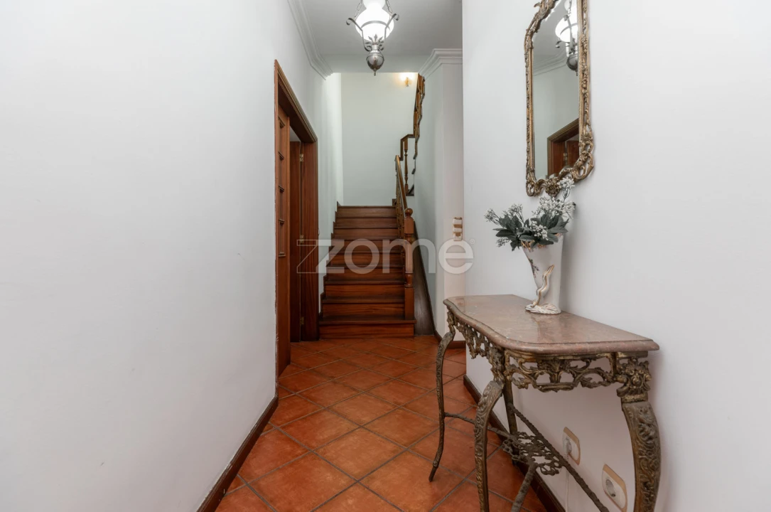 Moradia T5 para Venda em Sé Nova, Santa Cruz, Almedina e São Bartolomeu Foto 3