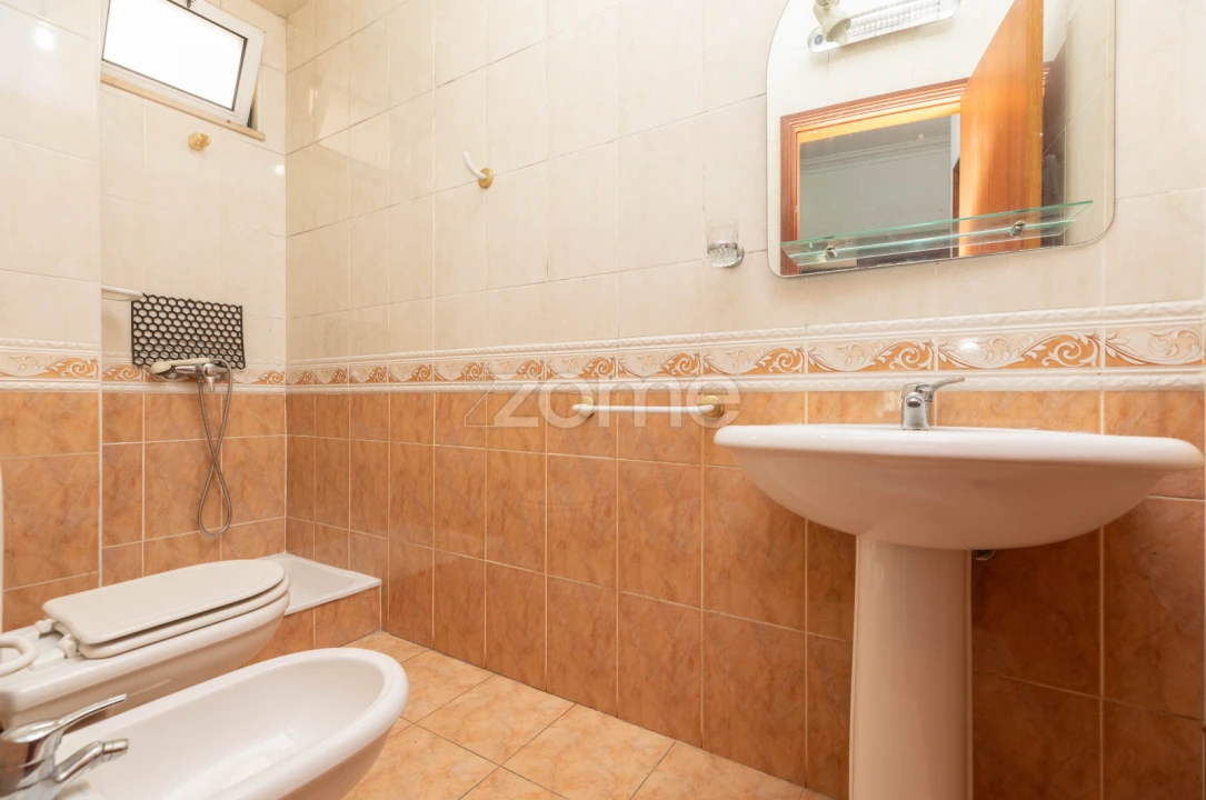 Moradia T5 para Venda em Sé Nova, Santa Cruz, Almedina e São Bartolomeu Foto 9