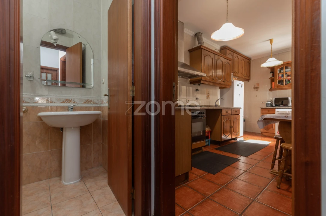 Moradia T5 para Venda em Sé Nova, Santa Cruz, Almedina e São Bartolomeu Foto 10