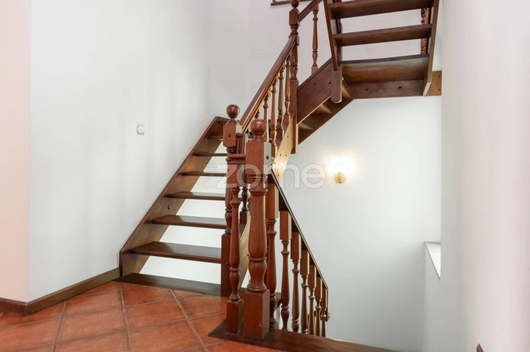 Moradia T5 para Venda em Sé Nova, Santa Cruz, Almedina e São Bartolomeu Foto 11