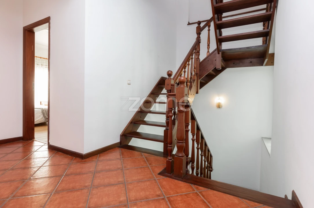 Moradia T5 para Venda em Sé Nova, Santa Cruz, Almedina e São Bartolomeu Foto 12