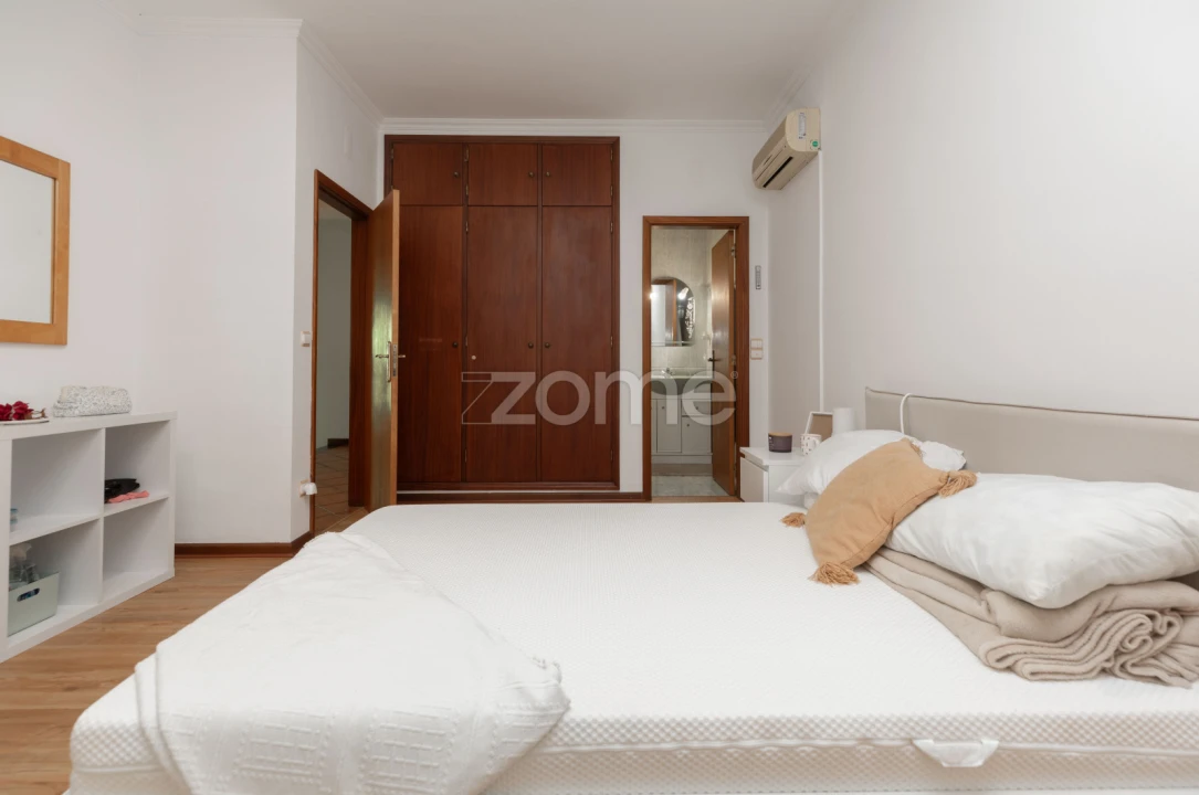 Moradia T5 para Venda em Sé Nova, Santa Cruz, Almedina e São Bartolomeu Foto 19