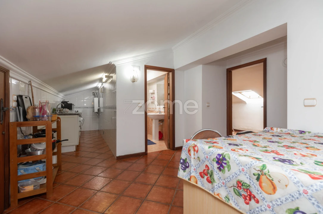 Moradia T5 para Venda em Sé Nova, Santa Cruz, Almedina e São Bartolomeu Foto 25