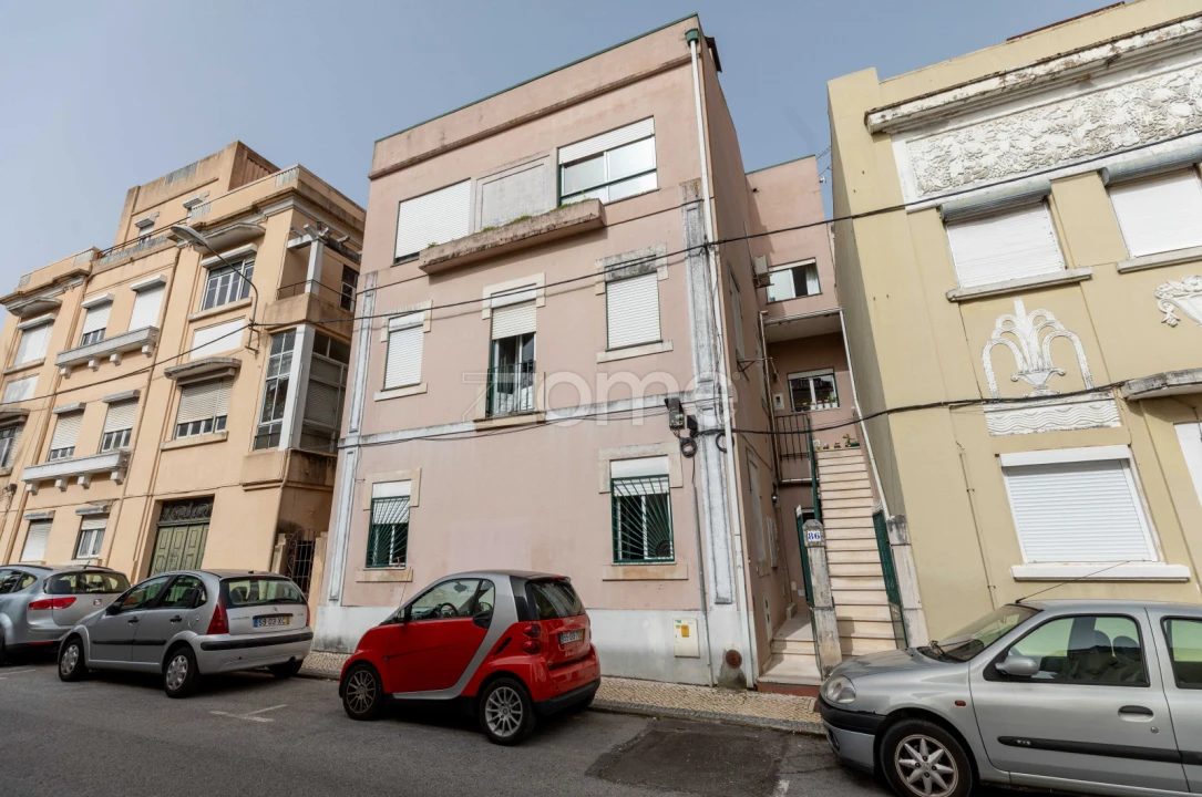 Moradia T5 para Venda em Sé Nova, Santa Cruz, Almedina e São Bartolomeu Foto 1