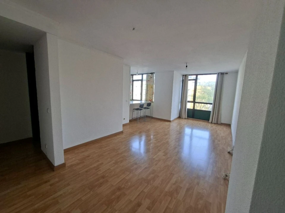 Apartamento T1 para Arrendamento em Massamá e Monte Abraão Foto 2