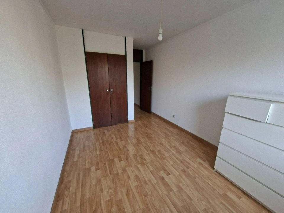 Apartamento T1 para Arrendamento em Massamá e Monte Abraão Foto 12