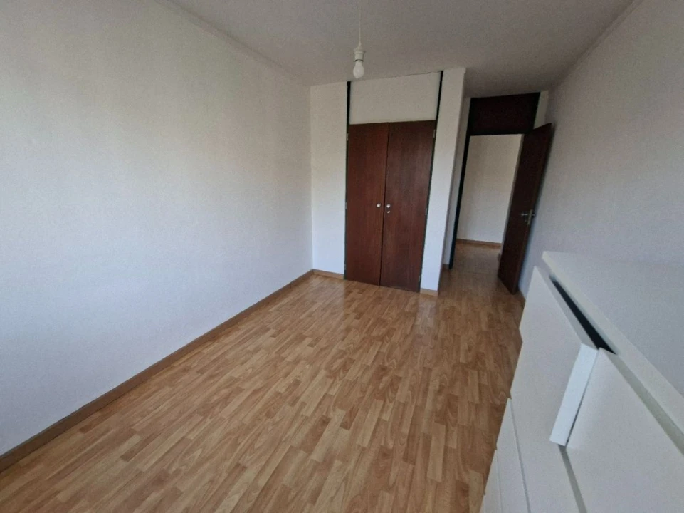 Apartamento T1 para Arrendamento em Massamá e Monte Abraão Foto 13