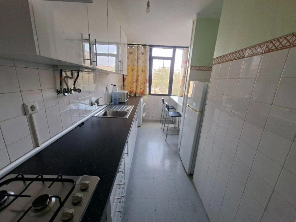 Apartamento T1 para Arrendamento em Massamá e Monte Abraão Foto 14