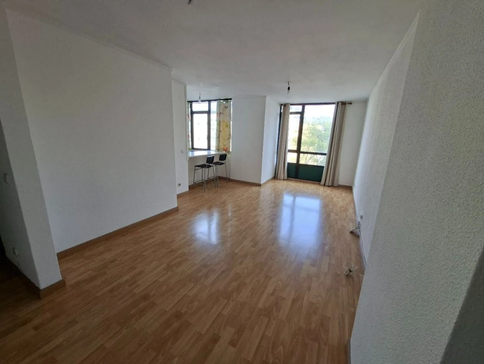 Apartamento T1 para Arrendamento em Massamá e Monte Abraão Foto 26
