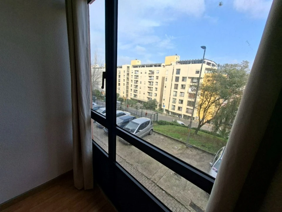 Apartamento T1 para Arrendamento em Massamá e Monte Abraão Foto 28