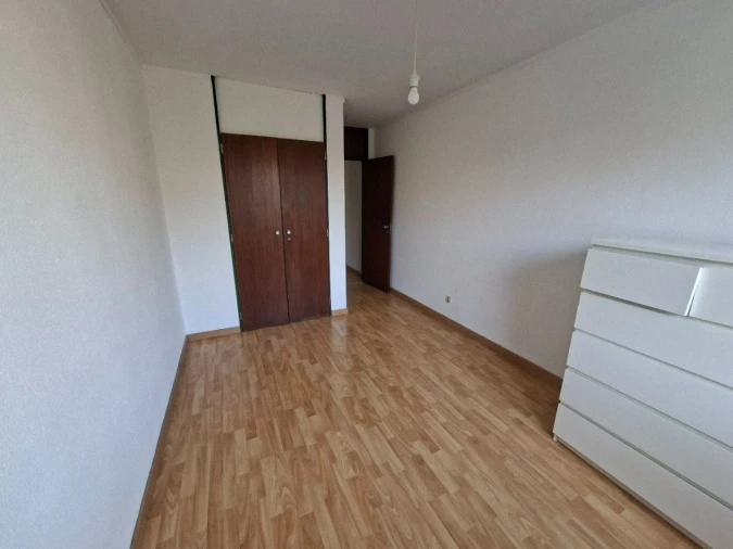 Apartamento T1 para Arrendamento em Massamá e Monte Abraão Foto 12