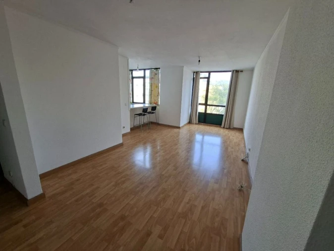 Apartamento T1 para Arrendamento em Massamá e Monte Abraão Foto 26