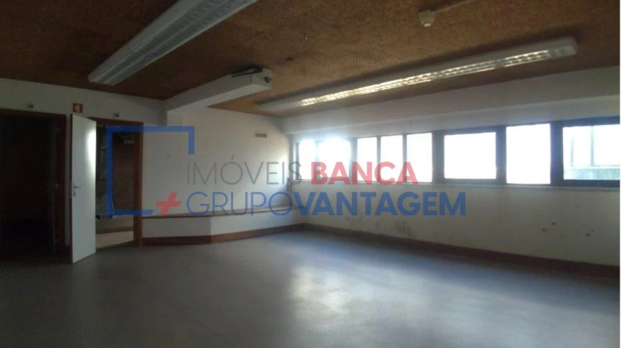 Prédio para Venda em Torgueda Foto 11