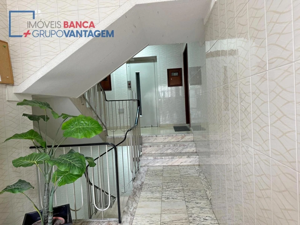 Apartamento T1 para Venda em Mafamude e Vilar do Paraíso Foto 2