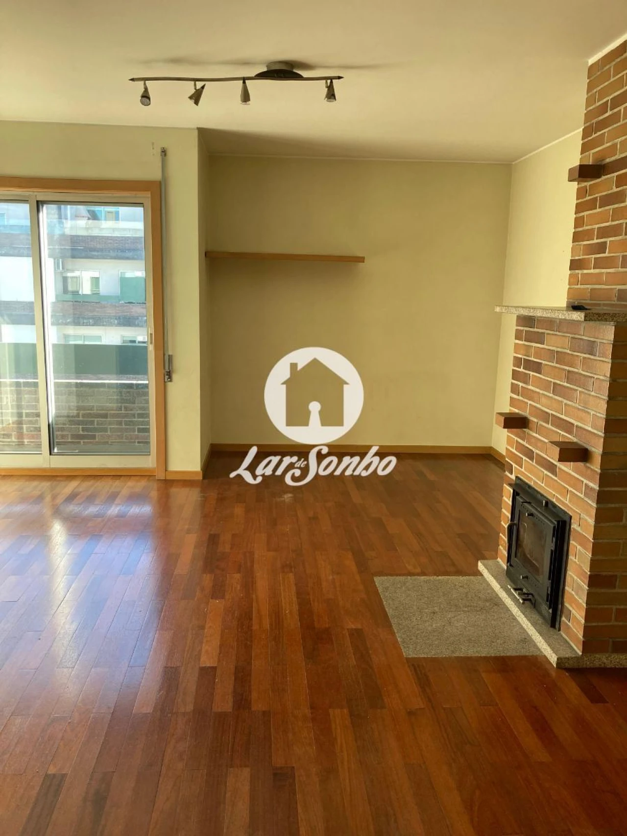 Apartamento T1 para Venda em Nogueira e Silva Escura Foto 1