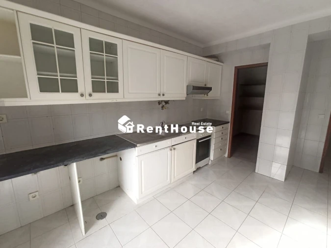 Apartamento T2 para Arrendamento em Tavarede Foto 4