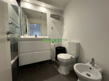 Apartamento T2 para Arrendamento em Arroios