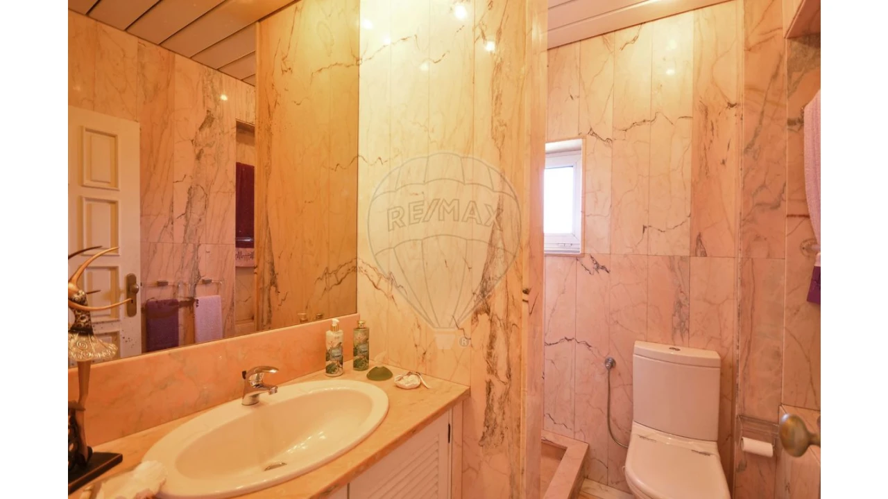 Moradia T7 para Venda em São Mamede de Infesta e Senhora da Hora Foto 9