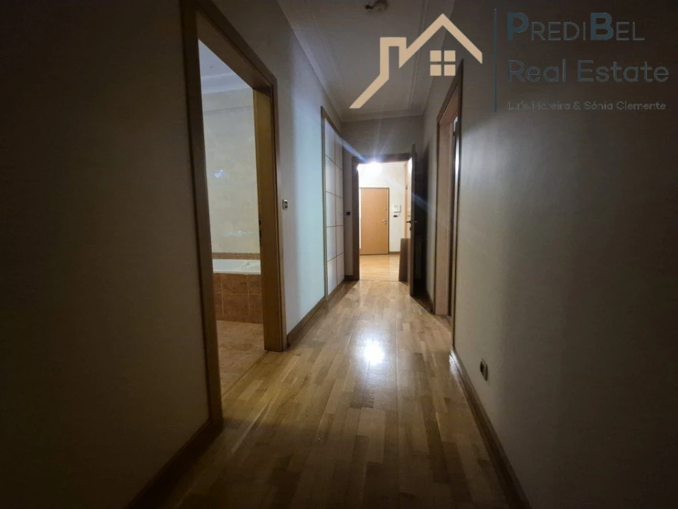 Apartamento T2 para Venda em Vila Franca de Xira Foto 8